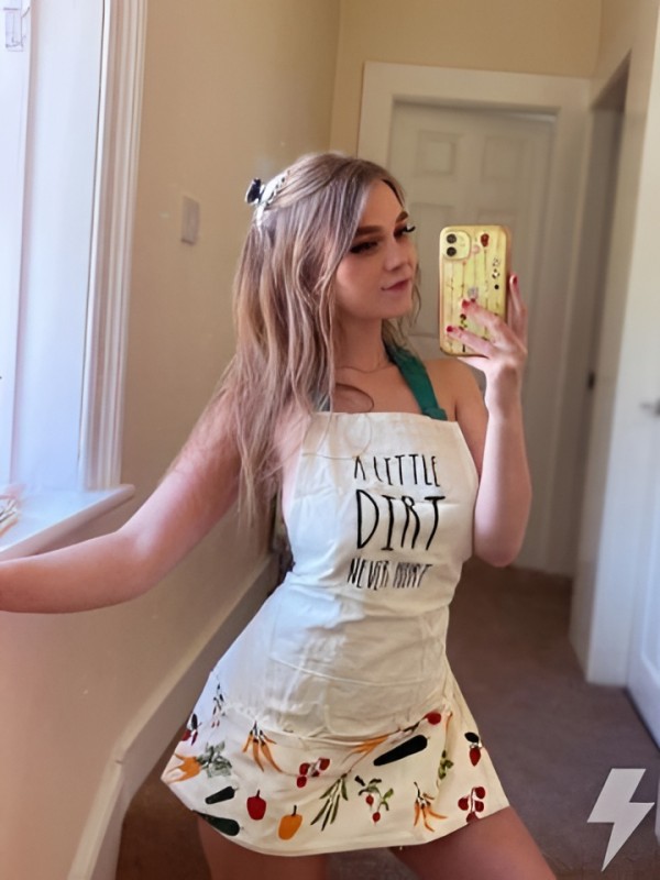 Элеонора привлекательная девушка из Буденновск цена от 2000 руб