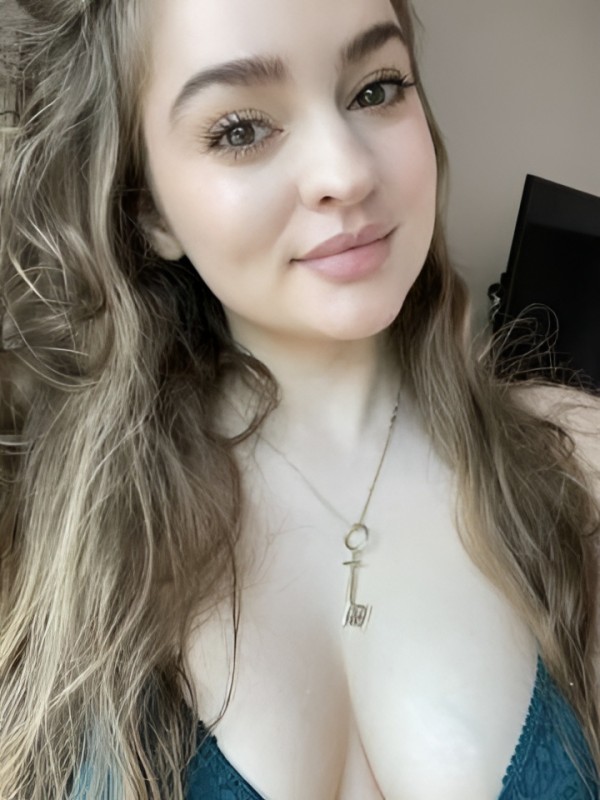 Софа привлекательная девушка из Буденновск цена от 2000 руб